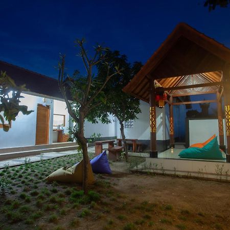 Lucky Hostel Batununggul المظهر الخارجي الصورة