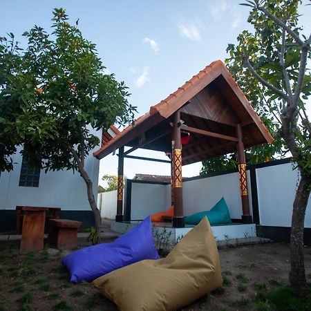 Lucky Hostel Batununggul المظهر الخارجي الصورة