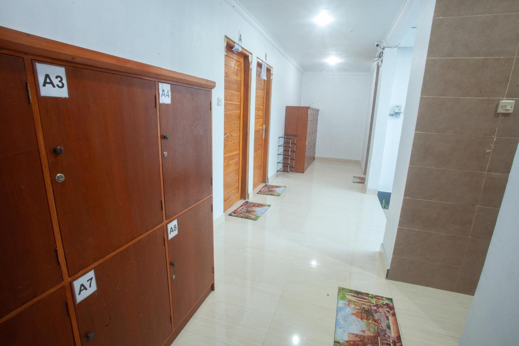 Lucky Hostel Batununggul المظهر الخارجي الصورة