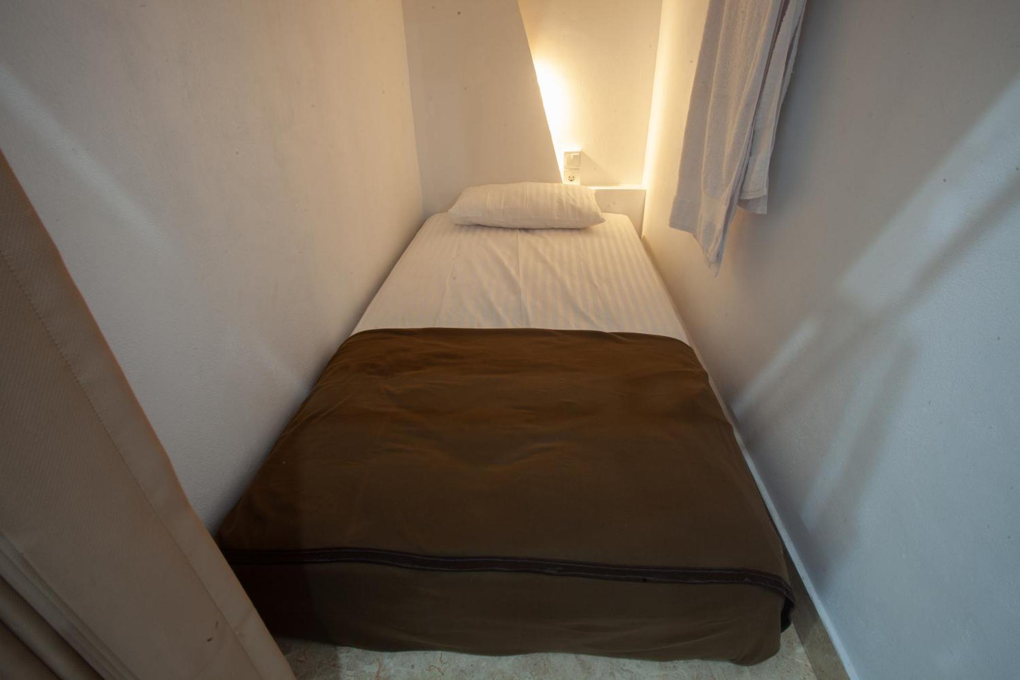 Lucky Hostel Batununggul المظهر الخارجي الصورة