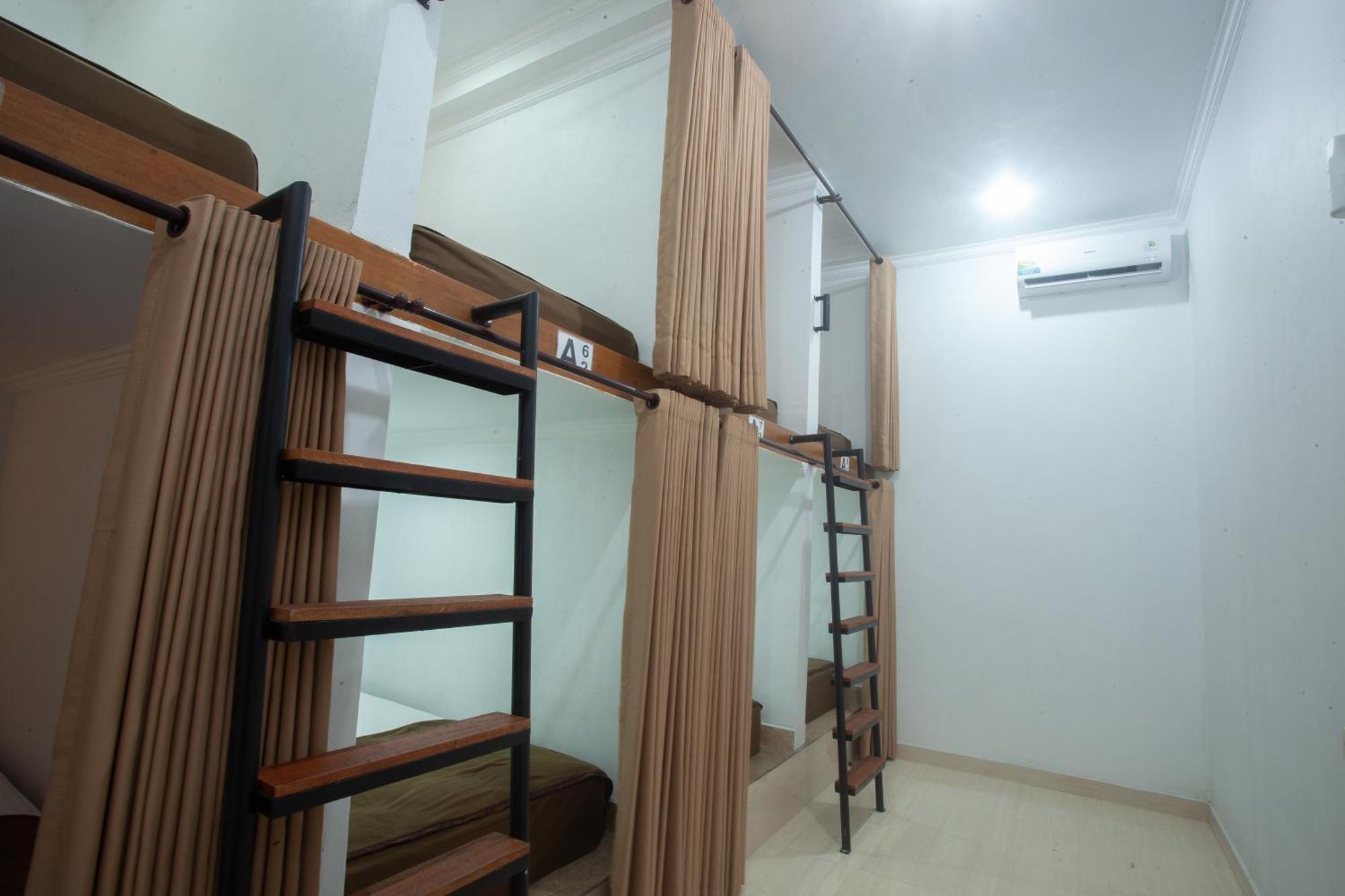 Lucky Hostel Batununggul المظهر الخارجي الصورة