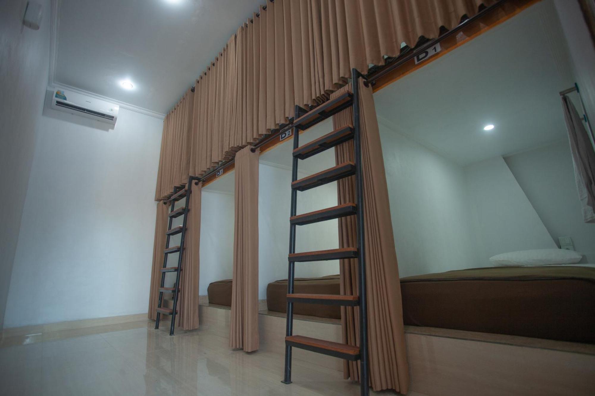 Lucky Hostel Batununggul المظهر الخارجي الصورة