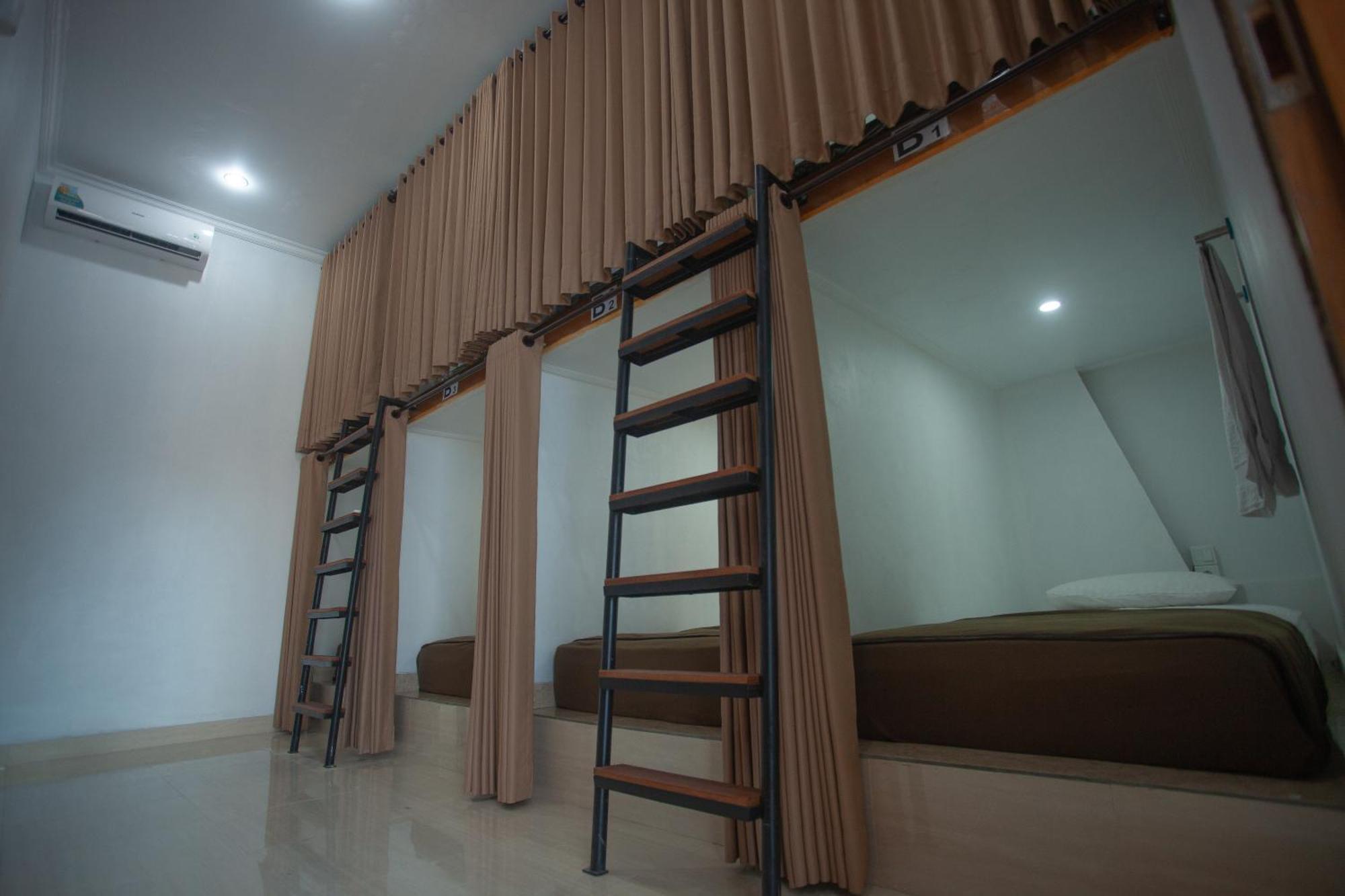 Lucky Hostel Batununggul المظهر الخارجي الصورة