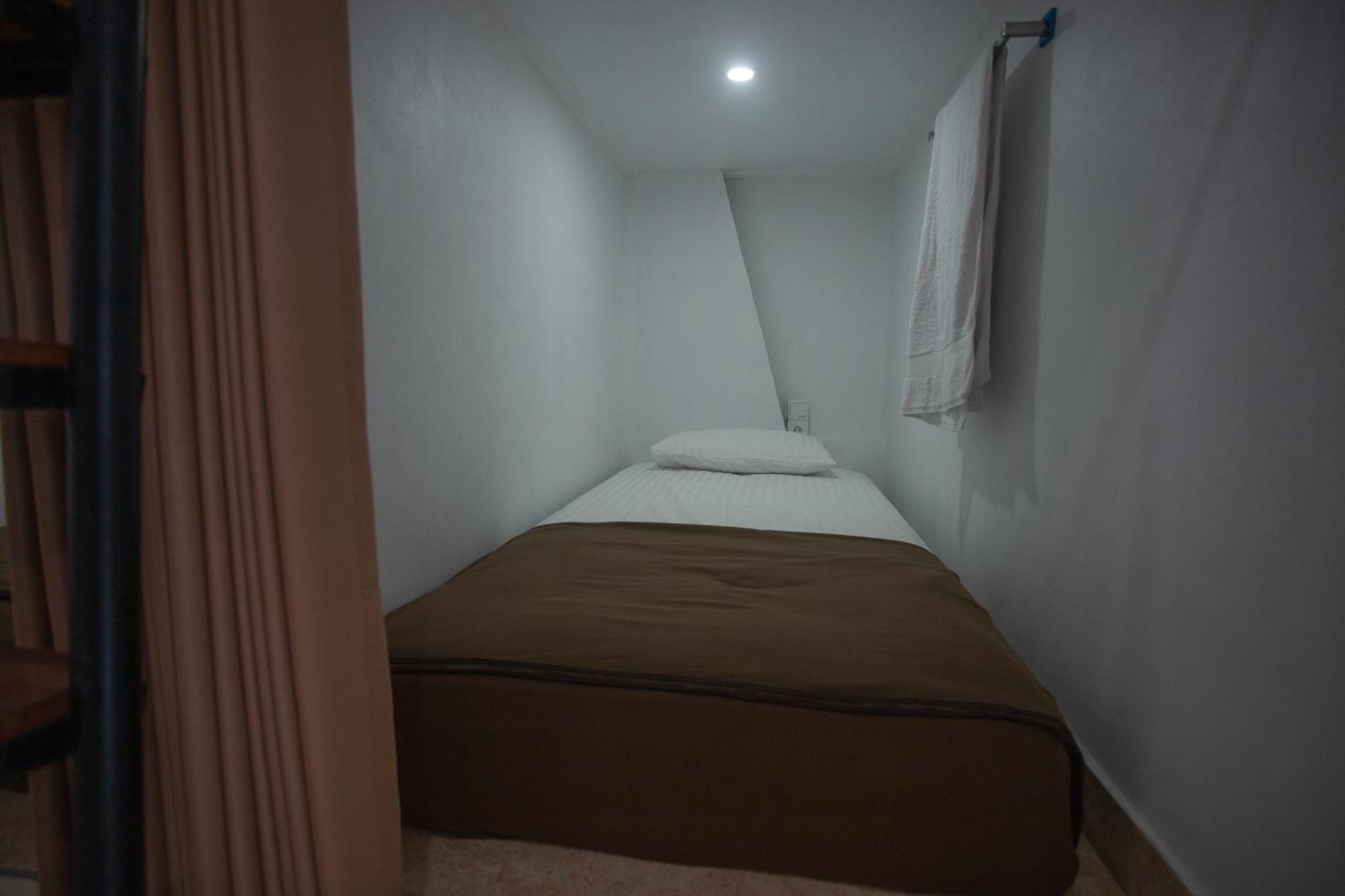 Lucky Hostel Batununggul المظهر الخارجي الصورة