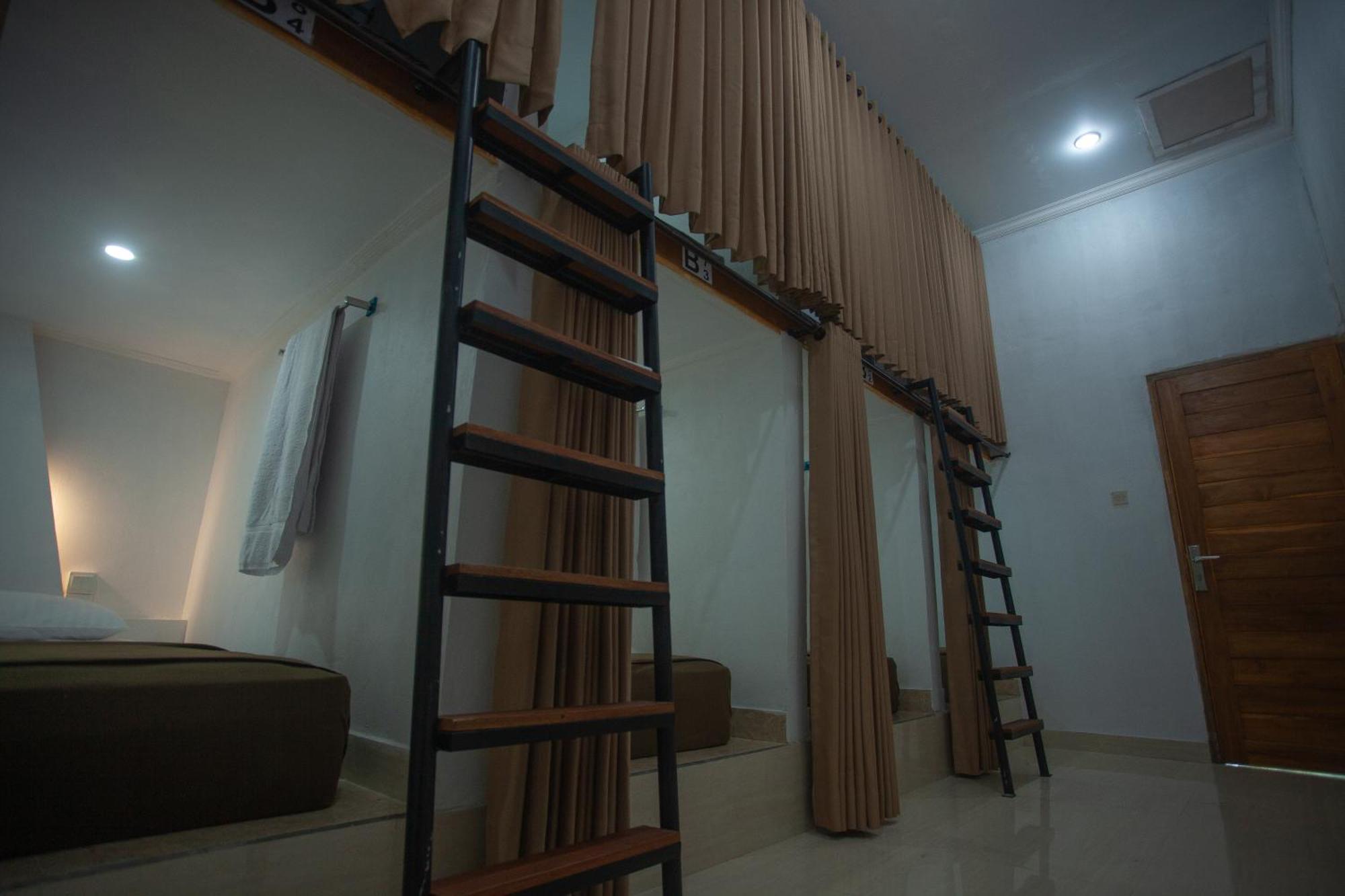 Lucky Hostel Batununggul المظهر الخارجي الصورة