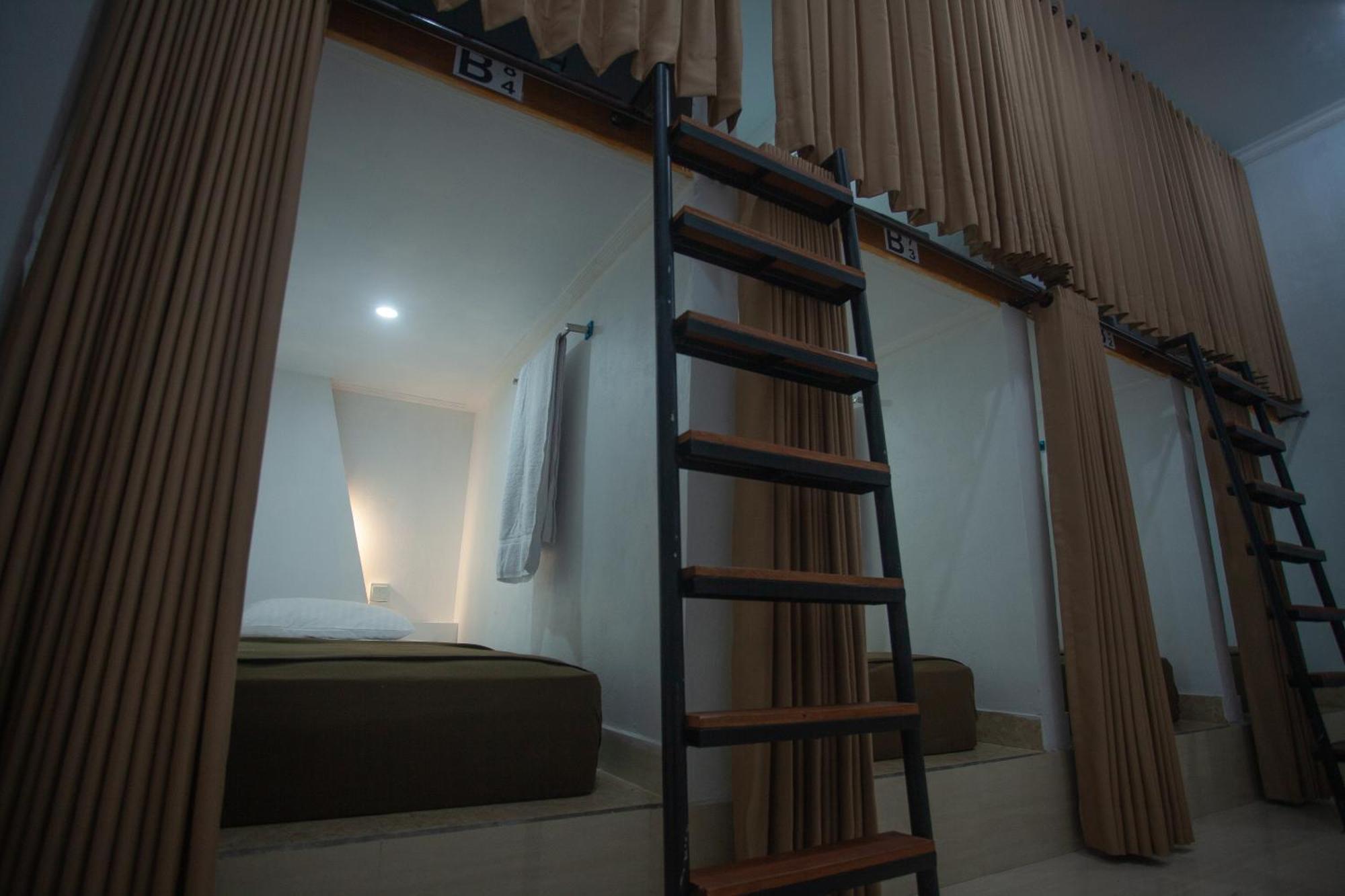 Lucky Hostel Batununggul المظهر الخارجي الصورة