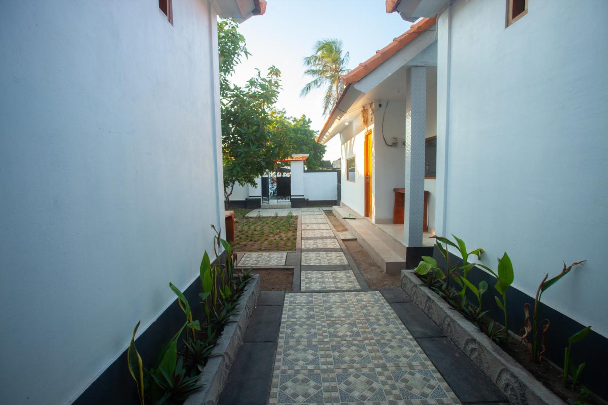 Lucky Hostel Batununggul المظهر الخارجي الصورة